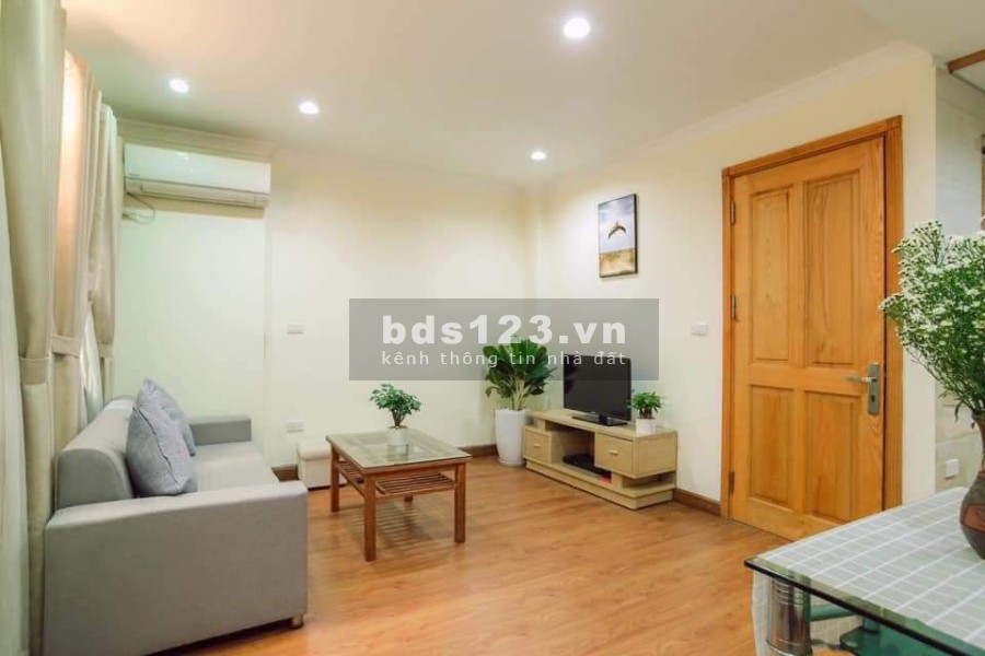 Bán chung cư mini 8 tầng có thang máy, khu hiếm, ô tô vào nhà sát hồ Ngọc Khánh, mt 5.2m
