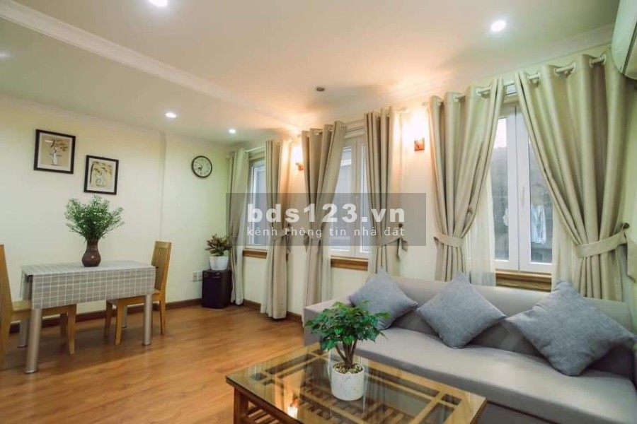 Bán chung cư mini 8 tầng có thang máy, khu hiếm, ô tô vào nhà sát hồ Ngọc Khánh, mt 5.2m
