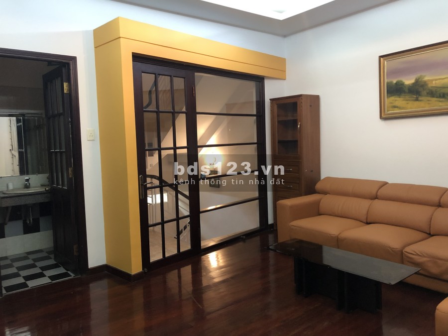 Cho thuê biệt thự Hoàng Hoa Thàm Bình, Diện tích 400m2, có sân vườn, để xe hơi.