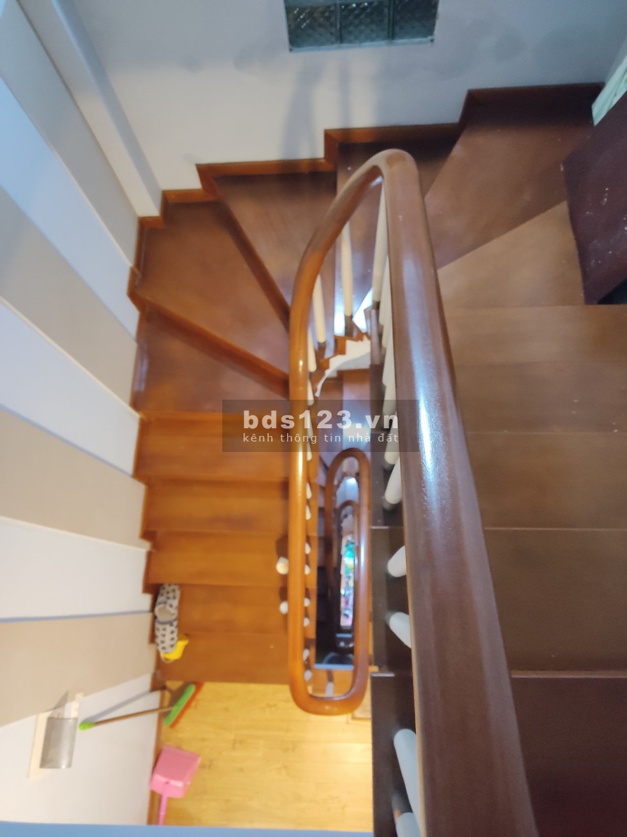 Xuân La nhà hiếm. 5 tầng diện tích sử dụng 45m2, mặt tiền 6m1, cách phố 90m, ô tô, giá tốt