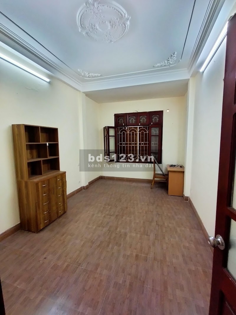 Cần bán nhà nguyên căn vài bước ra ô tô kiến trúc đẹp, vào ở ngay, giá chỉ 3.2 tỷ, sổ sẵn