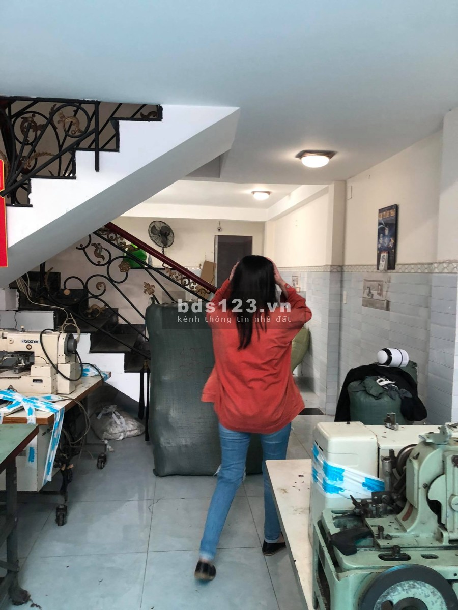 Nhà rộng kiên cố, hẻm xe hơi. Nguyễn Văn Săng giá bán 6,8 tỷ tiện ích đủ, khu dân cư đông