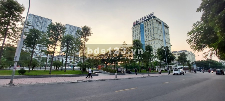 Cần Bán Nhà, Nguyễn Văn Cừ, Lô Góc, Kinh Doanh,Ô tô. DT 90m2, MT 6.6m, Nhỉnh 8tỷ.