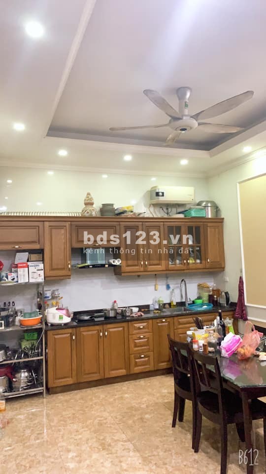 Đội Cấn, một nhà ra phố, 5 tầng ở luôn giá bán chỉ 7 tỷ liên hệ xem nhà 0988899816