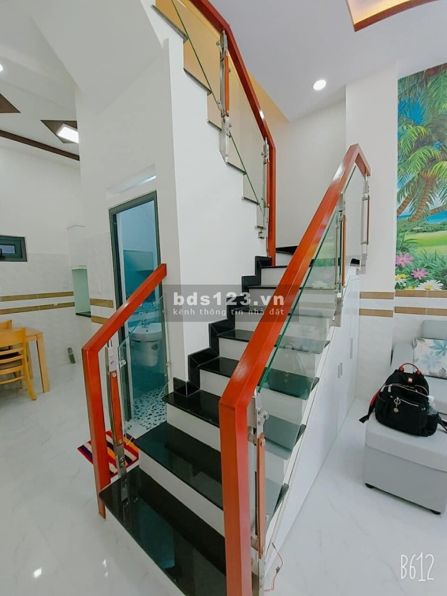 Bán nhà rẻ nhất Hóc Môn 1 trệt 1 lầu đúc bê tông kiên cố, giá bán chỉ còn 2 tỷ, thương lượng