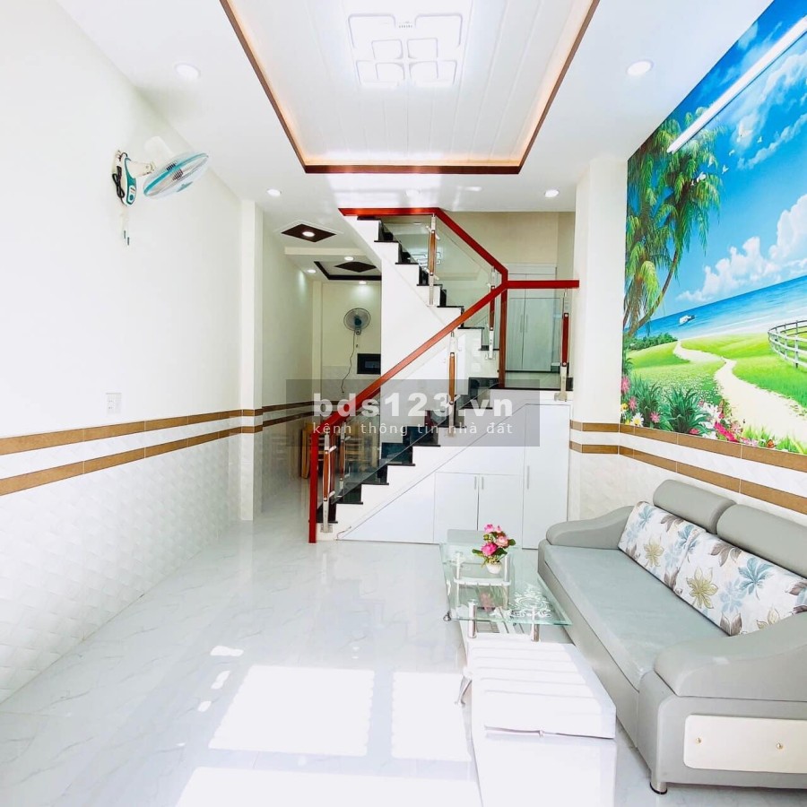 Bán nhà rẻ nhất Hóc Môn 1 trệt 1 lầu đúc bê tông kiên cố, giá bán chỉ còn 2 tỷ, thương lượng