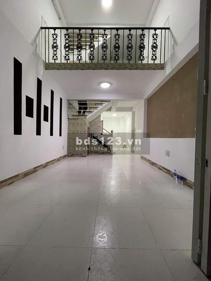 Nhà đẹp cách hẻm xe hơi tránh 20m Phan Huy Ích giá bán chỉ 3.65 tỷ sổ đẹp công chứng ngay