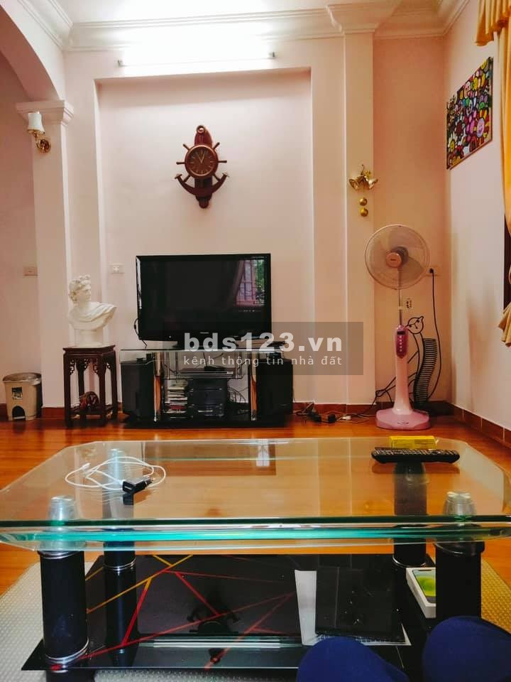 Đội Cấn gần phố đúc kiên cố 5 tầng ở luôn, giá bán 1.55 tỷ liên hệ 0988899816 sổ sẵn