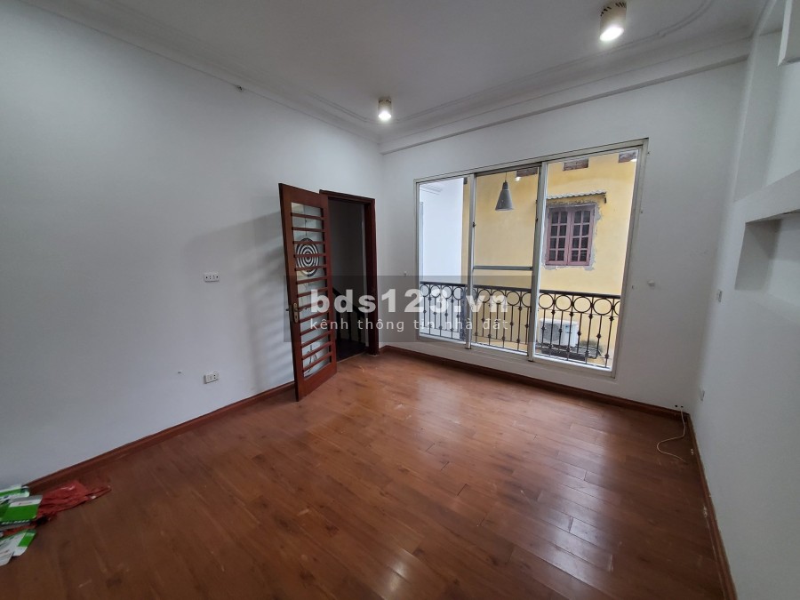 Cần Bán Nhà, Nguyễn Văn Cừ, Lô Góc, Kinh Doanh,Ô tô. DT 90m2, MT 6.6m, Nhỉnh 8tỷ.