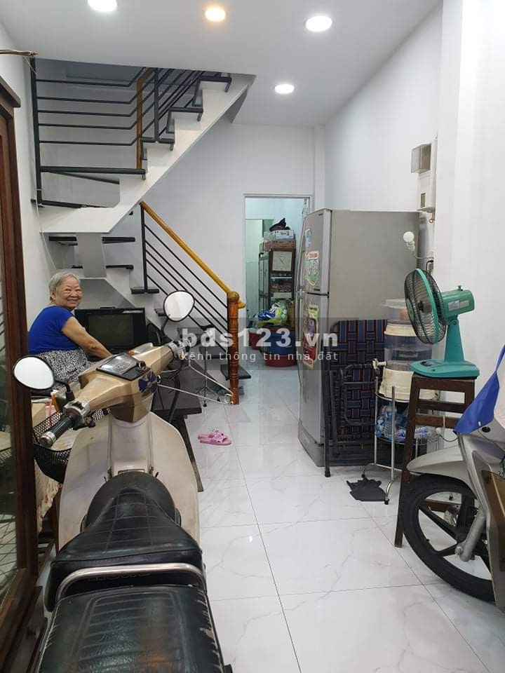 Nhà gấp bán nhà nguyên căn Quận Gò Vấp diện tích (3 x10 )1 trệt 1 lầu giá bán chỉ 3 tỷ