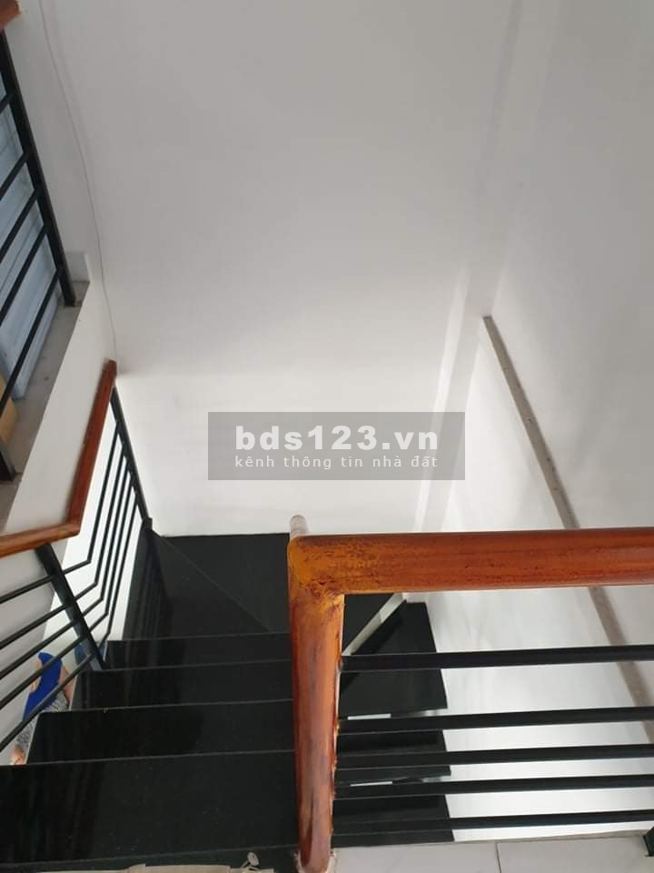 Nhà gấp bán nhà nguyên căn Quận Gò Vấp diện tích (3 x10 )1 trệt 1 lầu giá bán chỉ 3 tỷ
