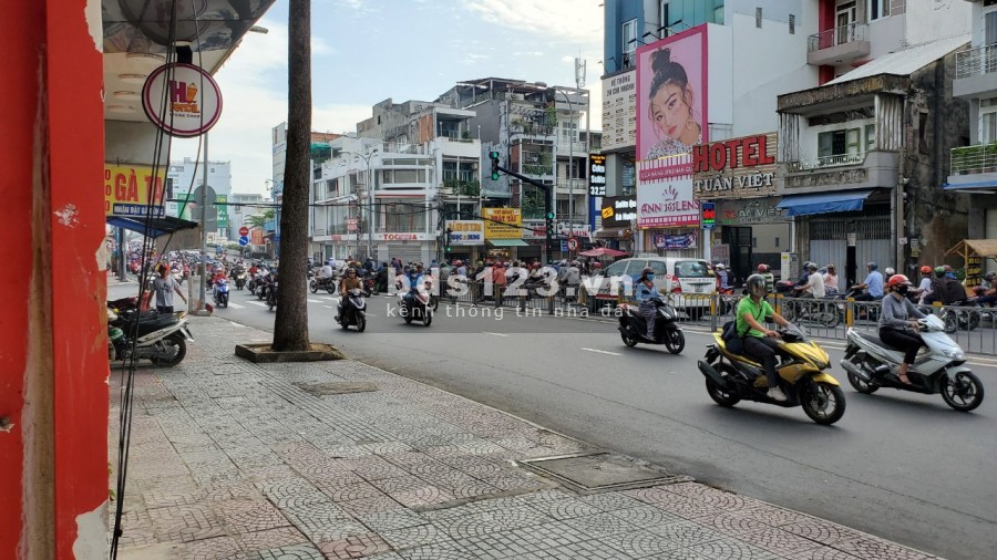 Cho Thuê Mặt Bằng Kinh Doanh Tại Mặt Phố 217 Đinh Tiên Hoàng, Phường Tân Định, Quận 1