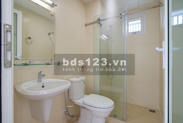 Cho thuê căn hộ 2PN, 2WC 70m2 Moonlight Boulevard giá 7.5 tr/tháng (có rèm cửa)
