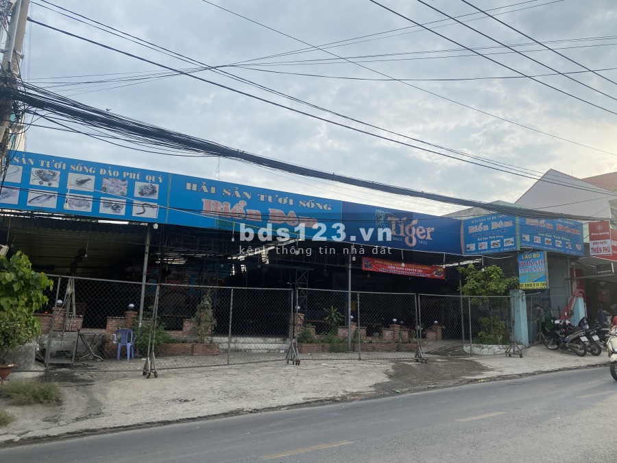 Cho thuê mặt bằng đẹp rộng rãi giá cho thuê 30 triệu/tháng liên hệ 0979797339
