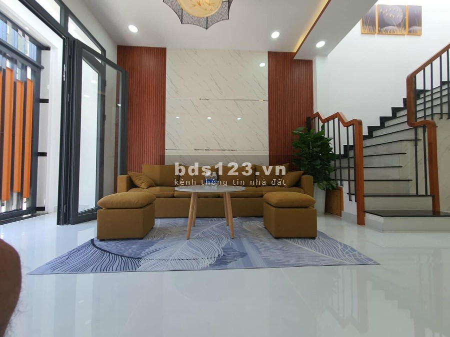 Nhà ngay phố đi bộ Bùi Viện nổi tiếng Sài Thành - 50m ra mặt tiền.