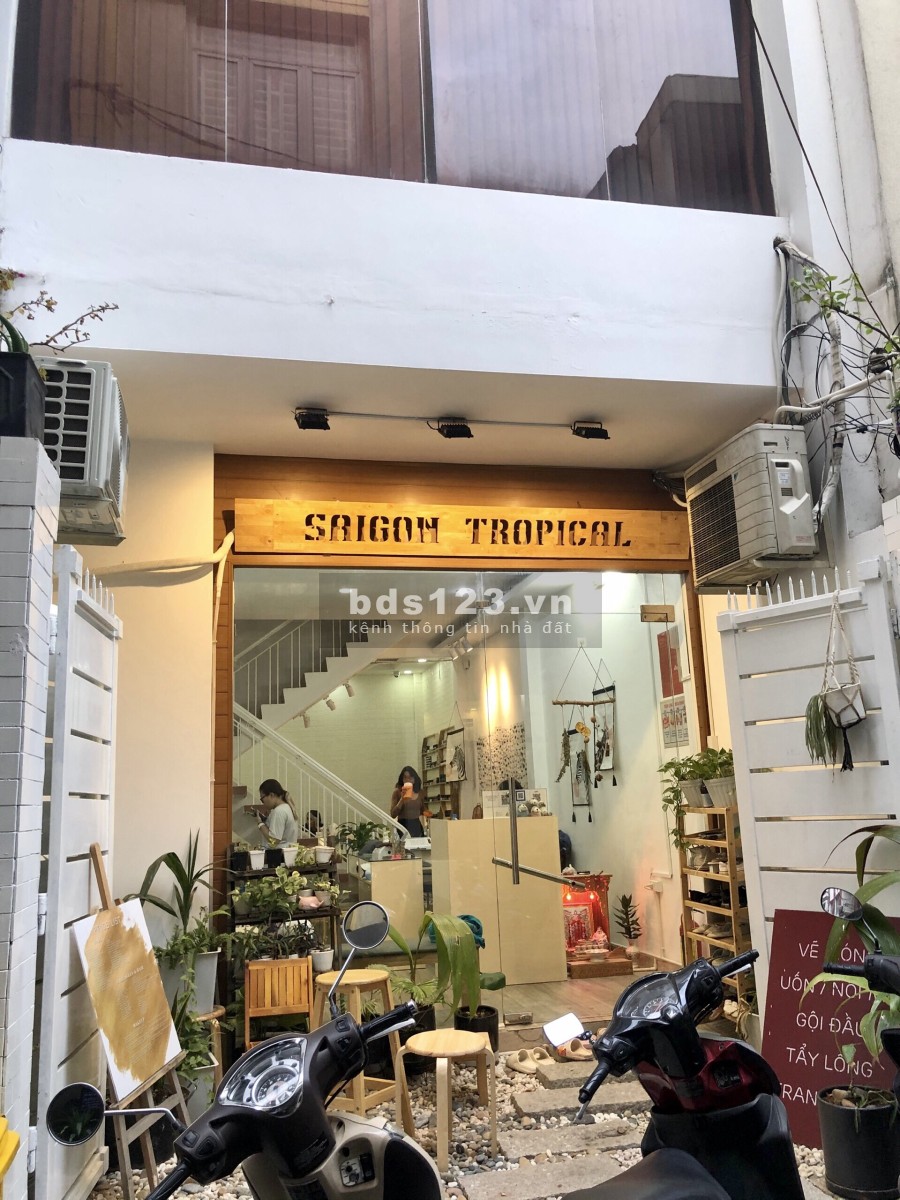Chính chủ cấn bán gấp 2 căn nhà cực đẹp 1 trệt 2 lầu ngay trung tâm Q1