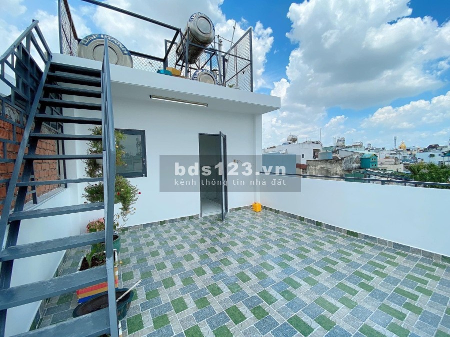 Nhà Lạc Long Quân, ̀5 tầng, gần mặt tiền, chỉ có 4.8 tỷ sổ hồng chính chủ, gần khu dân cư