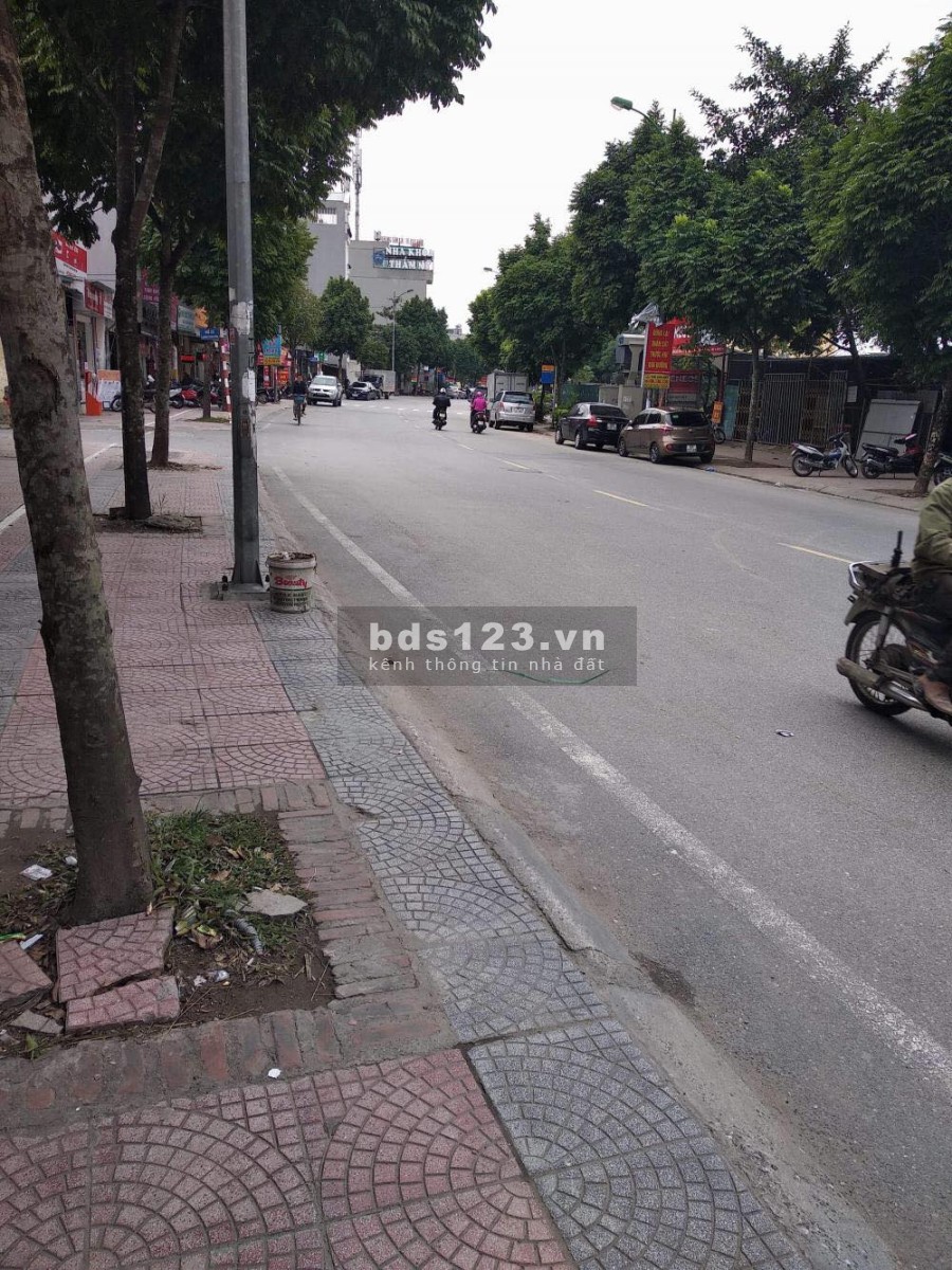 Bán nhà phố Trạm Long Biên, đất vàng Aeon hơn 100m giá 5.8 tỷ, khu dân trí cư đông đúc