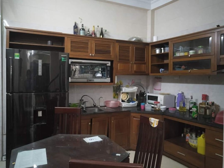 Nhà đẹp ở ngay tặng toàn bộ nội thất đắt tiền đi bộ sang Royal city giá bán 4.5 tỷ sổ sẵn