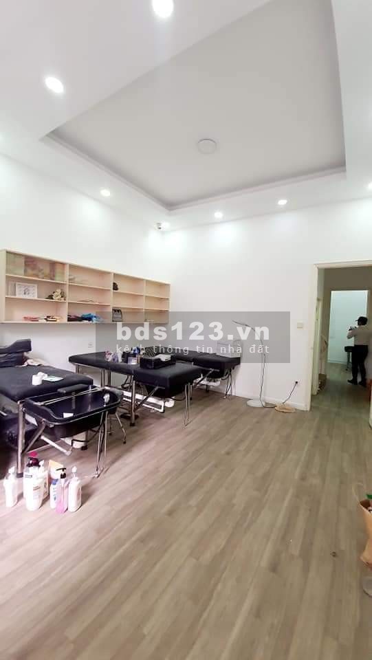 Chính chủ cấn bán gấp 2 căn nhà cực đẹp 1 trệt 2 lầu ngay trung tâm Q1
