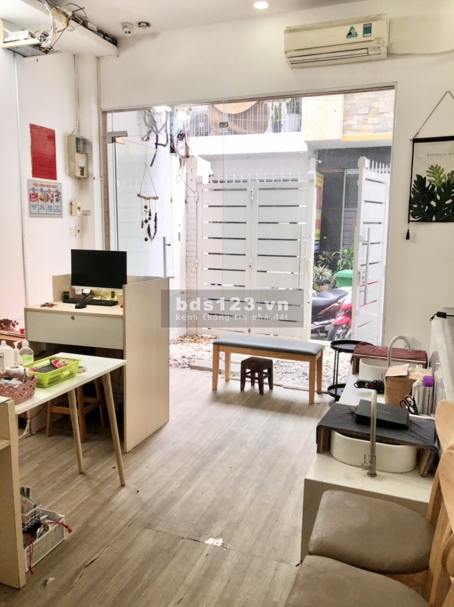 Chính chủ cấn bán gấp 2 căn nhà cực đẹp 1 trệt 2 lầu ngay trung tâm Q1