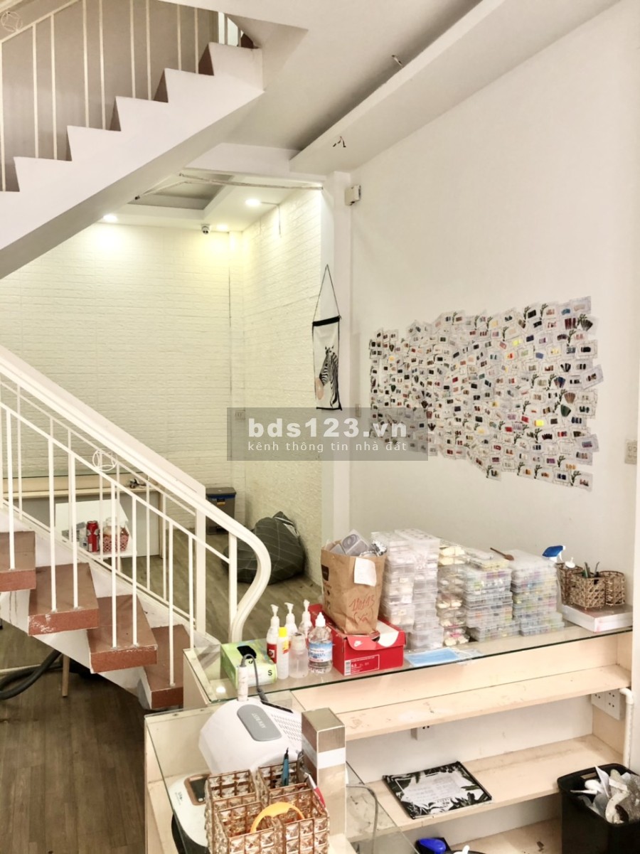 Chính chủ cấn bán gấp 2 căn nhà cực đẹp 1 trệt 2 lầu ngay trung tâm Q1