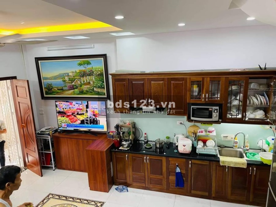 Nhà đẹp ở ngay Ngõ Quỳnh - Hai Bà Trưng, ô tô đỗ cổng, 35m×5T, giá: 4 tỷ.