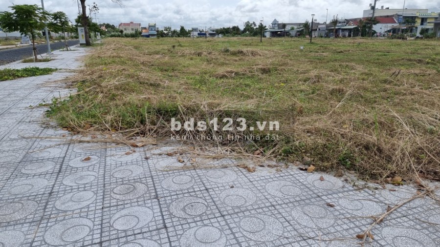 Nền đẹp giá tốt ngay trục chính Phố ẩm thực và giải trí khu đô thị FLC Sa Đéc lh 0772829293