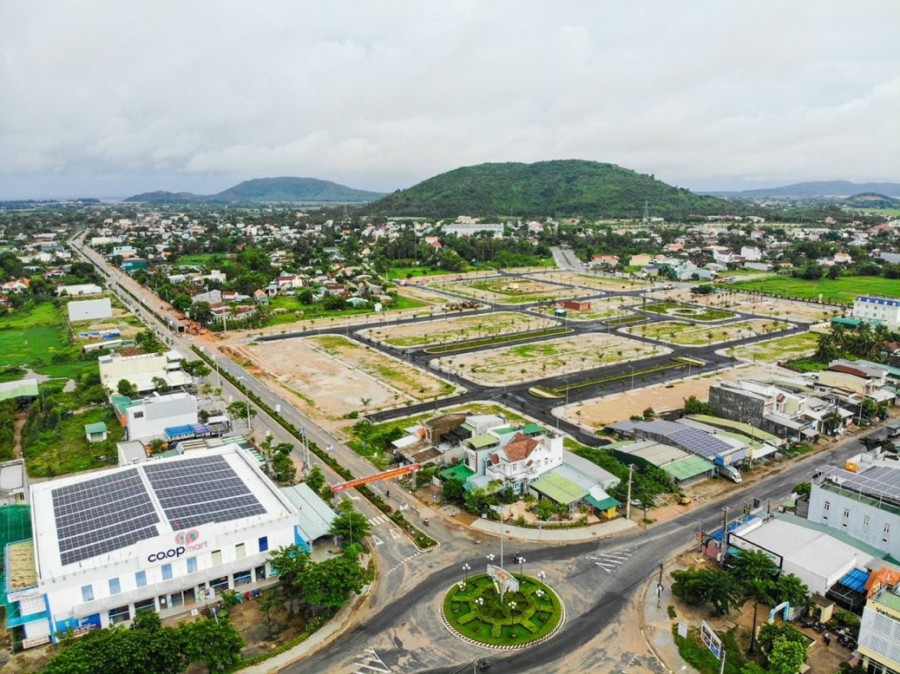 Đất nền ngay ngã tư Trần Hưng Đạo, đối diện Coopmart,2 mặt tiền 1 mặt công viên