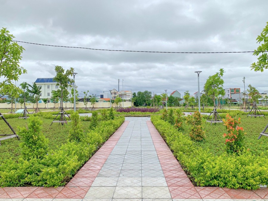 Đất nền ngay ngã tư Trần Hưng Đạo, đối diện Coopmart,2 mặt tiền 1 mặt công viên