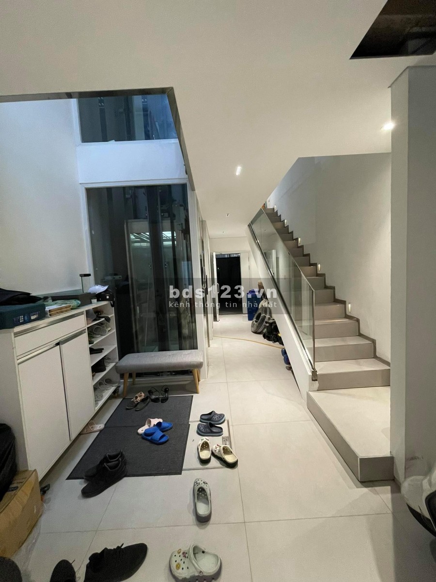 Bán nhà cuối phố trần khát chân, cách mặt phố trần khát chân 50m. 90m2 5 tầng, 7,5 tỷ