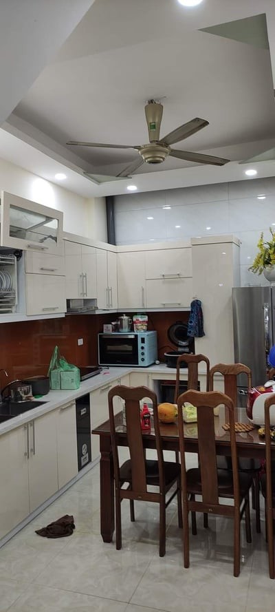 Cần bán hoa hậu Linh Nam Hoàng Mai, dtsd 43m2 4 tầng mt 3m, giá chào 4.3 tỷ, ô to đỗ cửa