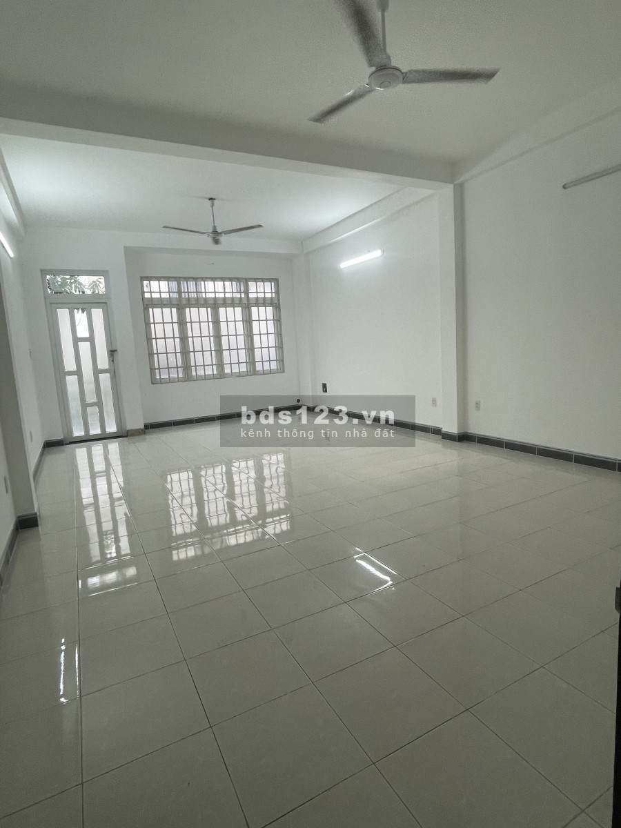 Nhà Hẻm Xe Hơi đường D1 diện tích 5,2x25m 1 trệt 2 lầu phù hợp văn phòng công ty