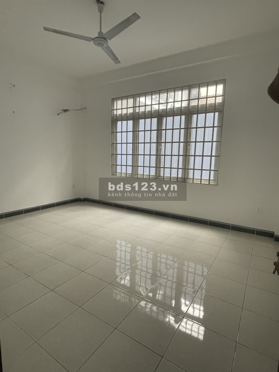 Nhà Hẻm Xe Hơi đường D1 diện tích 5,2x25m 1 trệt 2 lầu phù hợp văn phòng công ty
