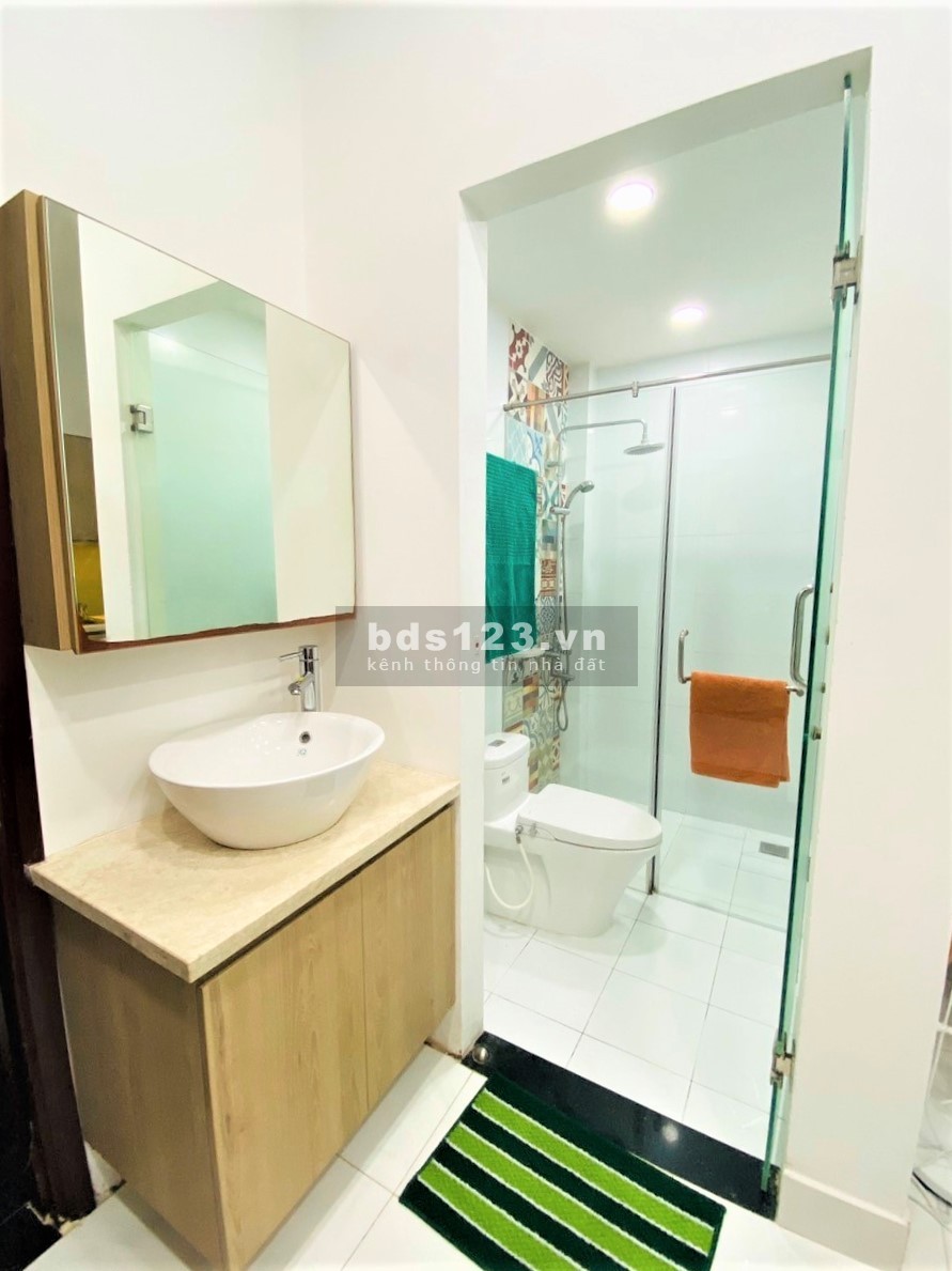 Nhà 4 Lầu 7 Phòng Cao cấp nội thất, đường Cao Thắng, Phú Nhuận, thu nhập 58tr/tháng.
