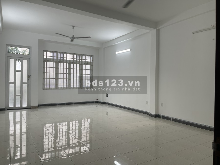 Nhà Hẻm Xe Hơi đường D1 diện tích 5,2x25m 1 trệt 2 lầu phù hợp văn phòng công ty