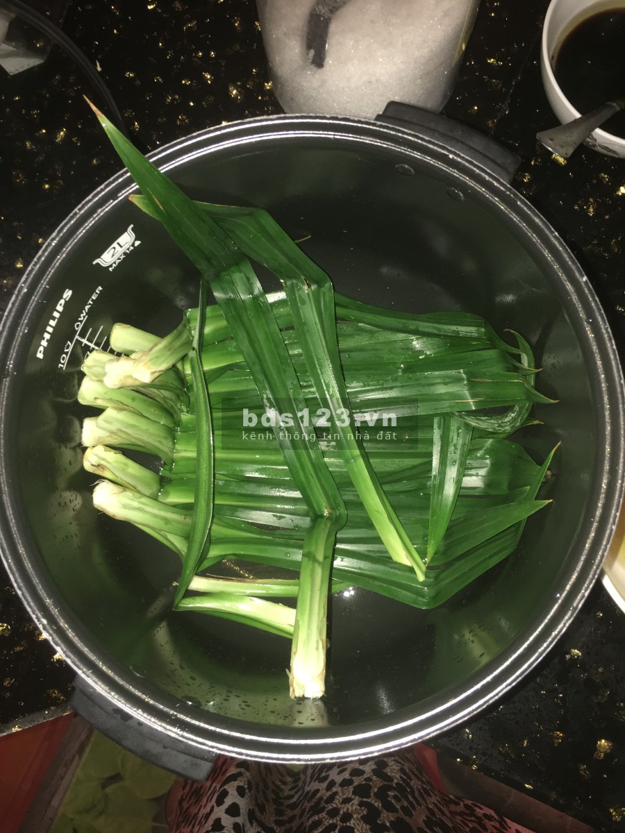 Cho thuê mặt bằng 2 mặt tiền, cặp hẻm, giá thuê thoả thuận nhanh, vị trí tiện kinh doanh