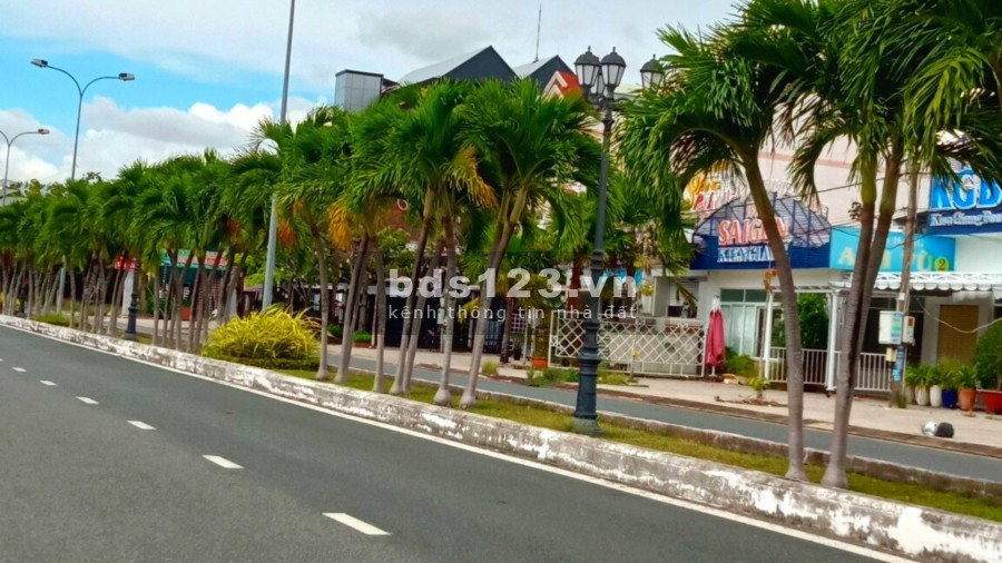 Cần bán nhà hàng mt Tôn Đức Thắng view biển đối diện nhà…