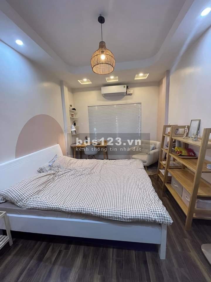 Siêu phẩm ô tô đỗ cửa, nhà mới ở ngay, Ngõ Quỳnh Hai Bà Trưng, dtsd 40m2, đúc 4 tầng