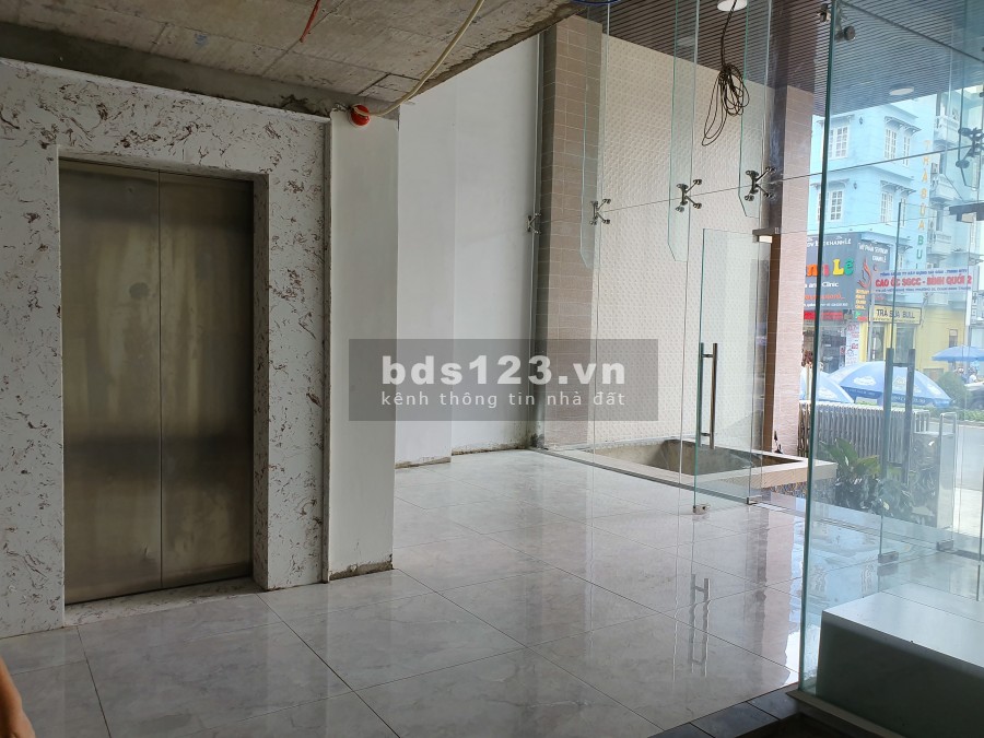 Cho thuê MBKD đa ngành- 240 m2 chiều ngang 9.5m, đường 2 chiều 30m Bình Thạnh KDC đông đúc