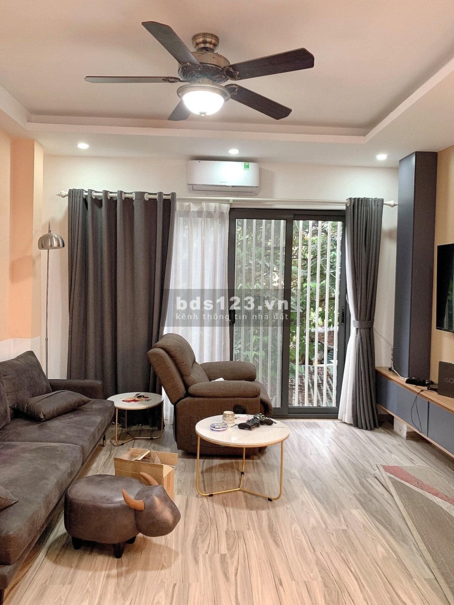Bán nhà Trần Vỹ 46m2 x 5 Tầng, Nhà Dân, Phân Lô, Oto Tránh, Nội Thất Xịn.
