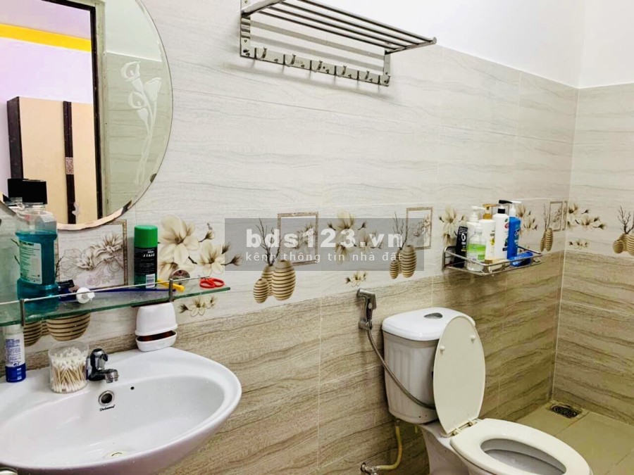 Duy nhất 1 căn dtsd 6 x 18m (NỞ HẬU). 98m2 giá bán 8.2 tỷ, hẻm 1 xẹt sát mặt đường xe vào được