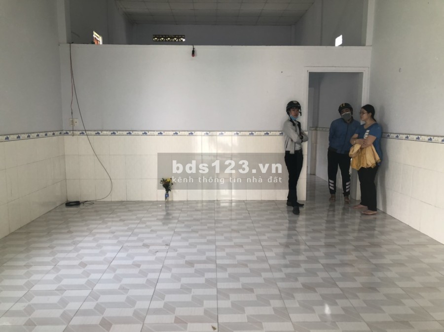 Về quê cần bán gấp căn nhà cấp 4 diện tích sử dụng 100m2 khu dân cư đông, tiện ích đủ