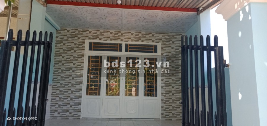 Về quê cần bán gấp căn nhà cấp 4 diện tích sử dụng 100m2 khu dân cư đông, tiện ích đủ