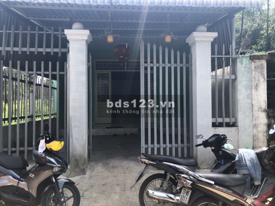 Về quê cần bán gấp căn nhà cấp 4 diện tích sử dụng 100m2 khu dân cư đông, tiện ích đủ
