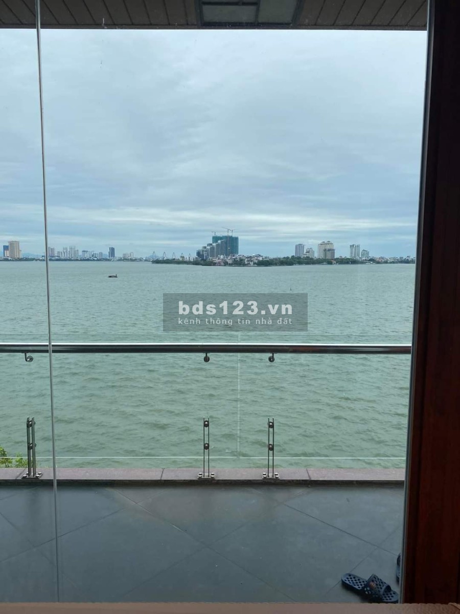 Sát mép Hồ Tây lô góc 3 mặt thoáng, hàng cực đẹp và độc, diện tích 215m2, lh 0399298888