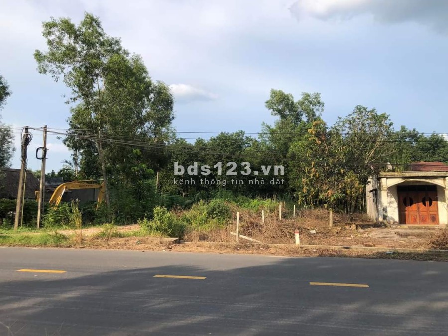 Cần ra gấp lô đất mặt tiền dt749A sổ sẵn công chứng ngay khu dân tri cao, hàng xóm văn minh