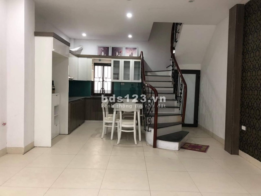 Nhà mới ở luôn. Tổ 11 thạch cầu, Long Biên. Dt 31m2 x 4 tầng. Thiết kế 3 phòng ngủ, ngõ xe 3 gác.