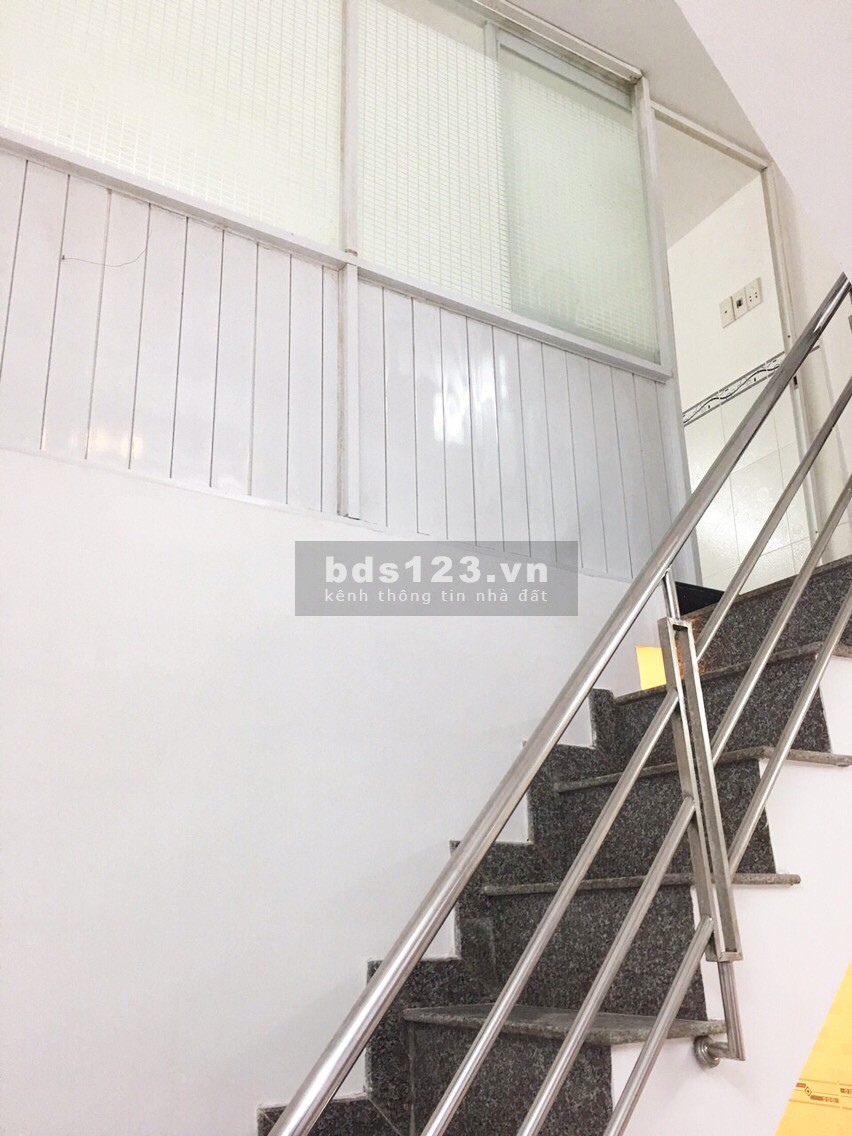 Bán nhà 2 lầu hẻm 64 đường số 37, phường Tân Kiểng, Quận 7 hướng tốt, phong thuỷ tốt