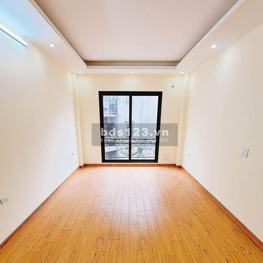 Sang nhượng gấp chủ bán nhà Long Biên, diện tích 46m2, 5 tầng liên kề tặng nội thất